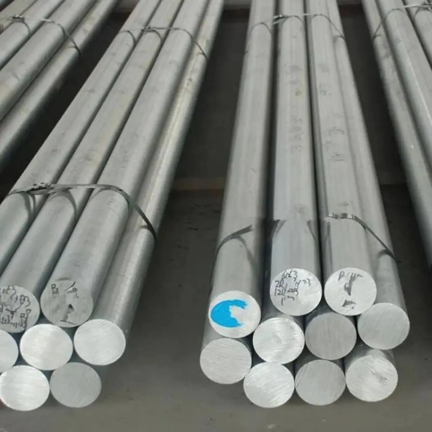 ASTM B211 ASTM B221Extruded Aluminum Rod High strength aluminum alloy bar  Corrosion-resistant aluminum rod